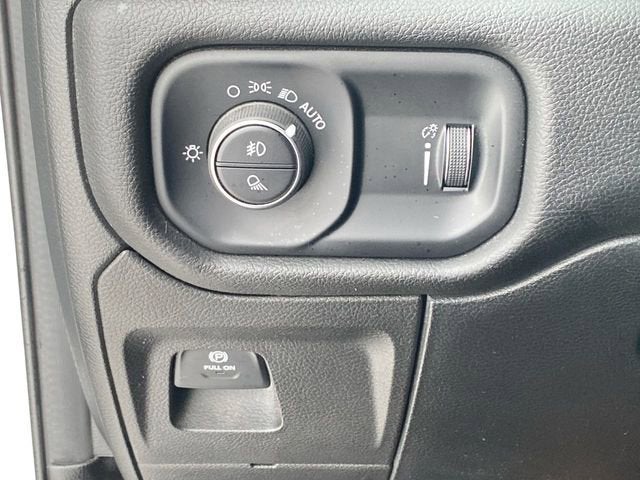 2023 RAM 1500 Big Horn Crew Cab 4x4 5'7" Box