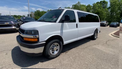 2025 Chevrolet Express Passenger 1LT