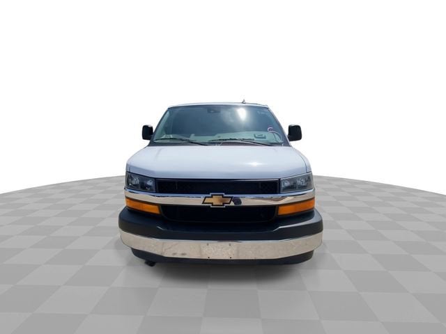 2025 Chevrolet Express Passenger 1LT