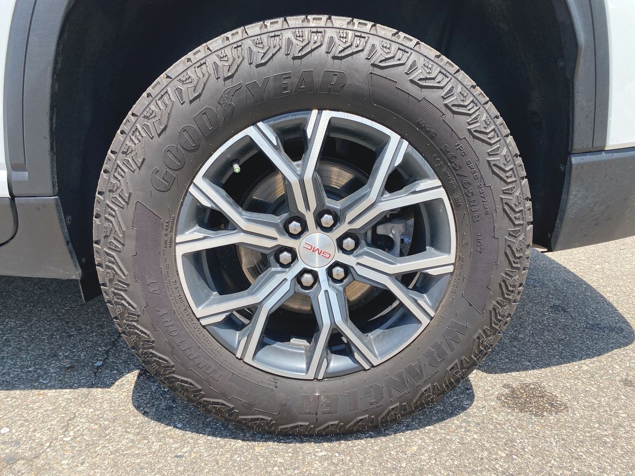 2024 GMC Acadia AT4