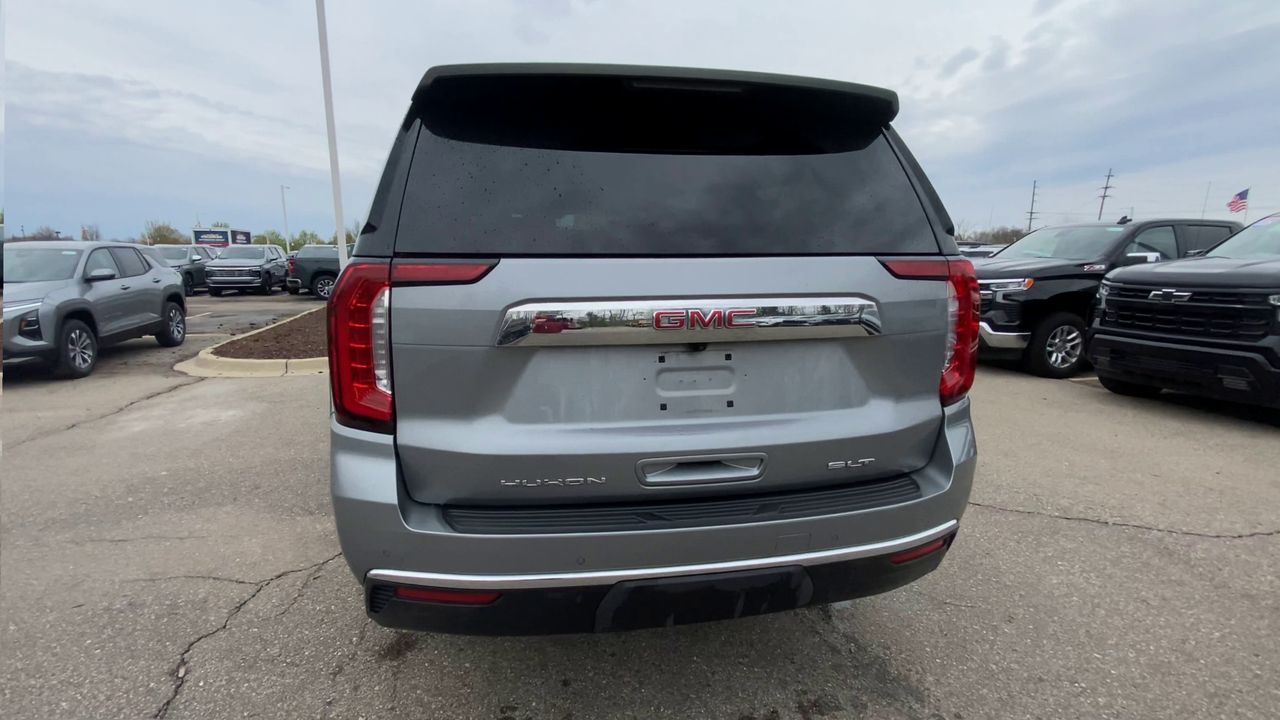 2023 GMC Yukon XL SLT