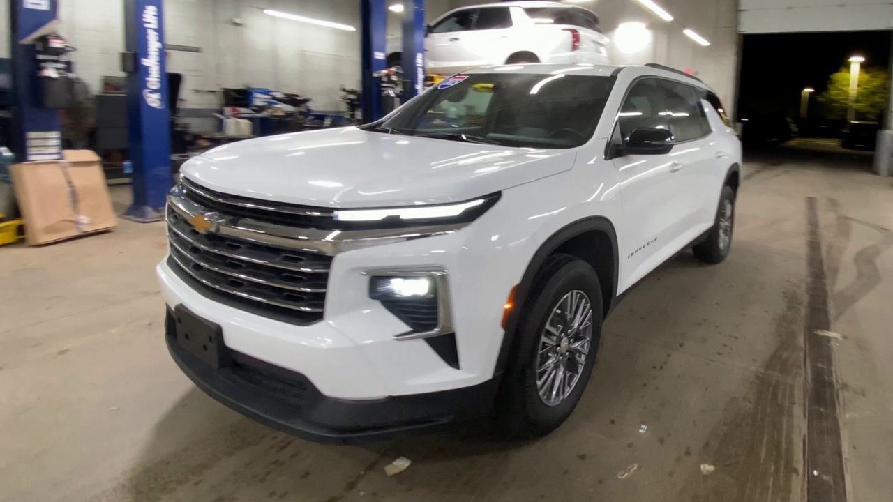 2025 Chevrolet Traverse LT