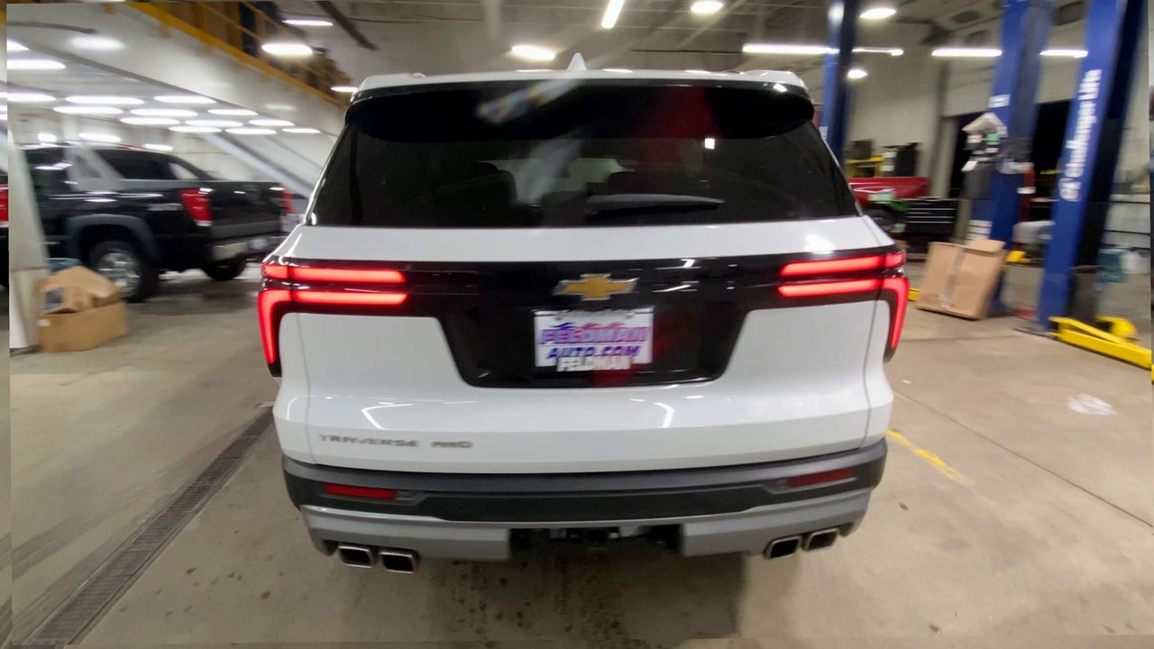 2025 Chevrolet Traverse LT