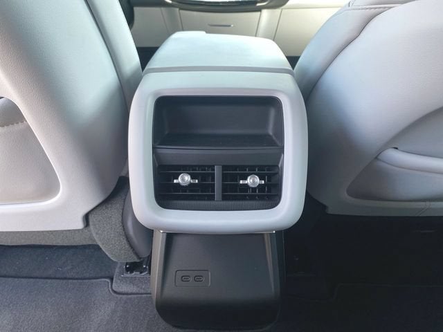 2024 Cadillac LYRIQ Luxury 1