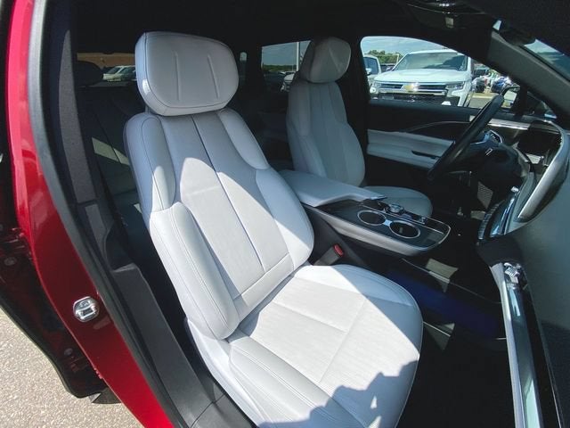 2024 Cadillac LYRIQ Luxury 1