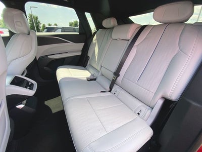 2024 Cadillac LYRIQ Luxury 1