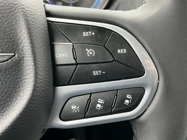 2023 Chrysler 300 Touring L