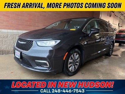 2023 Chrysler Pacifica Hybrid Touring L
