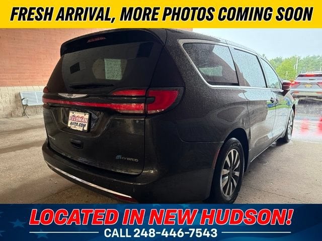 2023 Chrysler Pacifica Hybrid Touring L