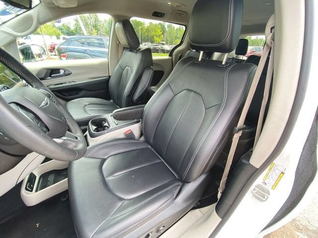 2024 Chrysler Pacifica Hybrid Select