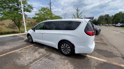2024 Chrysler Pacifica Hybrid Select