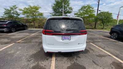 2024 Chrysler Pacifica Hybrid Select