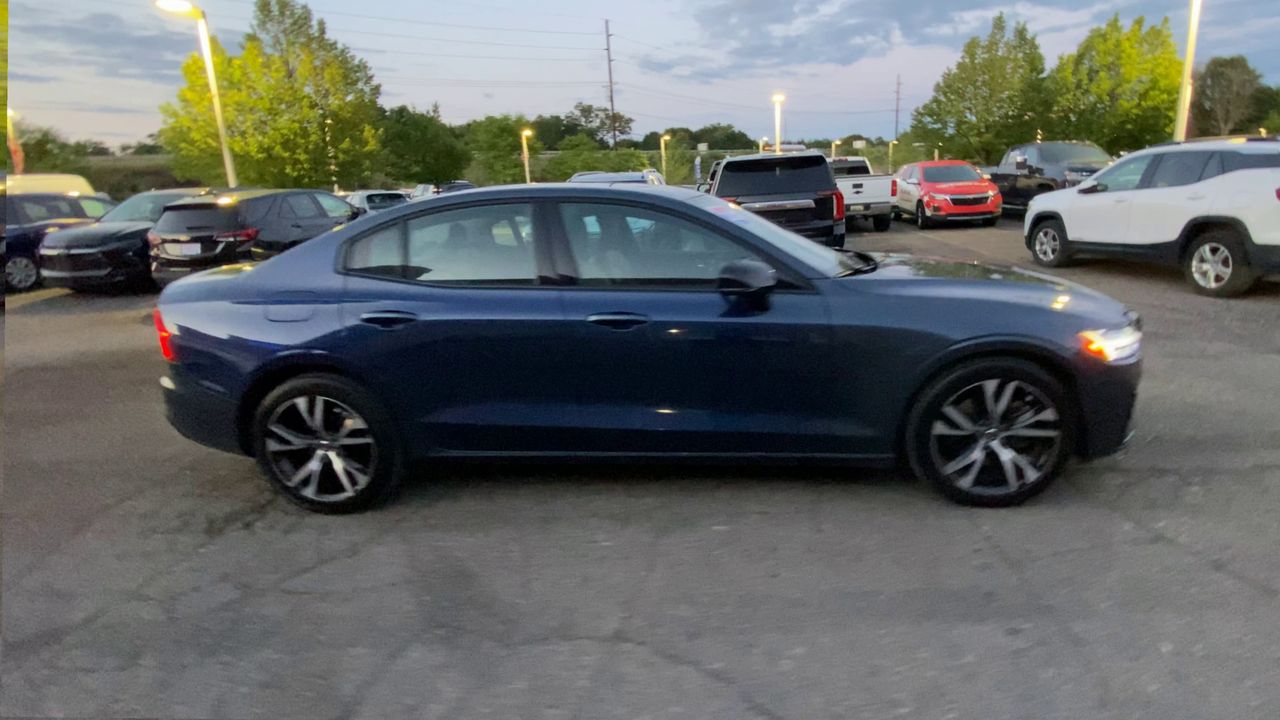 2024 Volvo S60 Core Dark Theme
