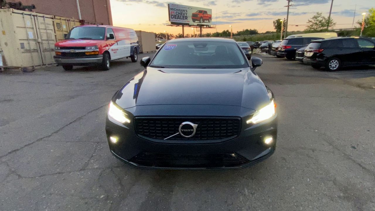 2024 Volvo S60 Core Dark Theme
