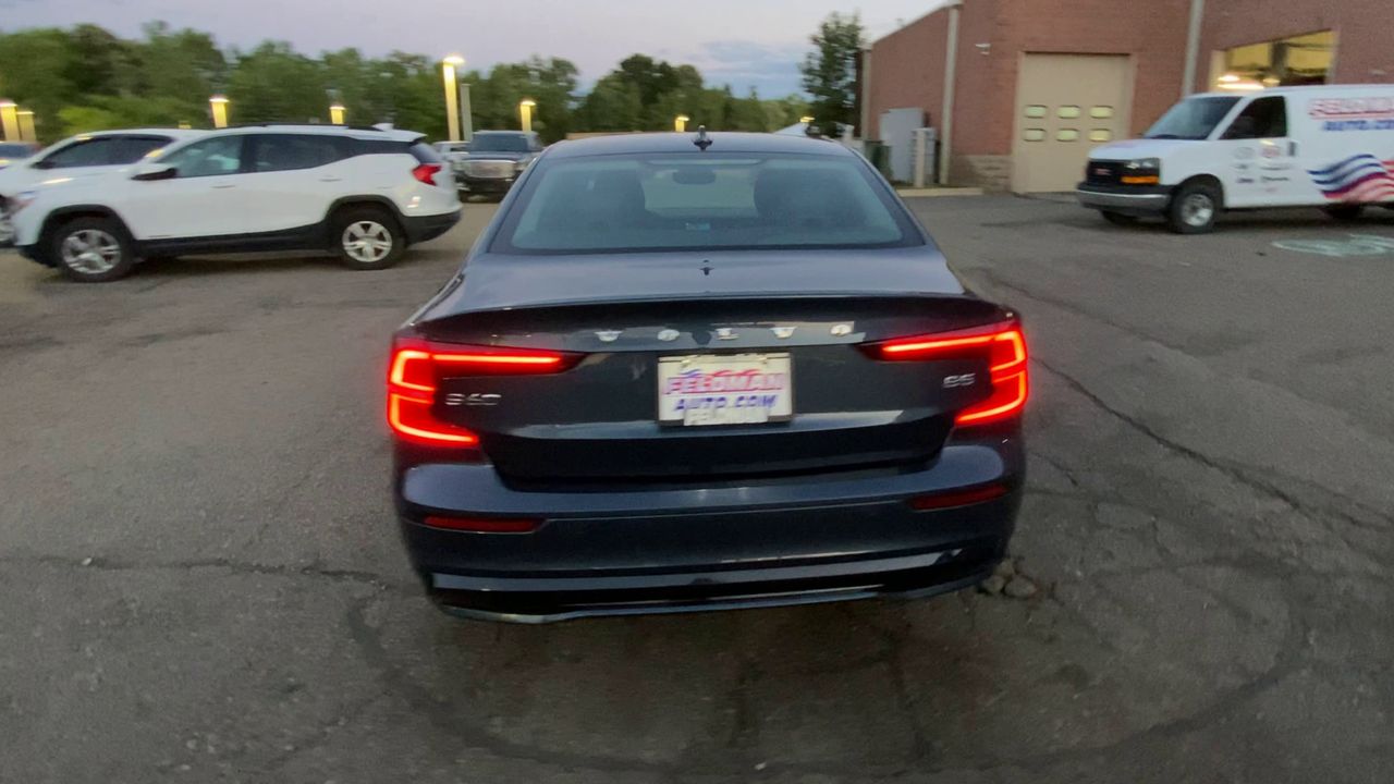 2024 Volvo S60 Core Dark Theme