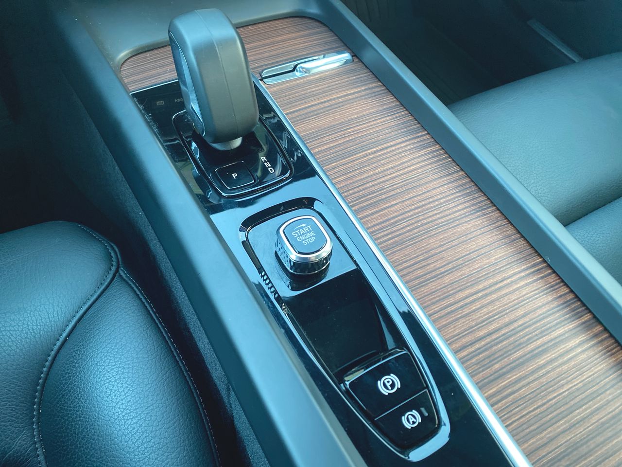 2023 Volvo S60 B5 Plus Black Edition