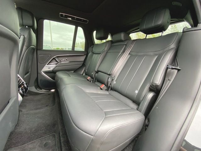 2025 Land Rover Range Rover SE