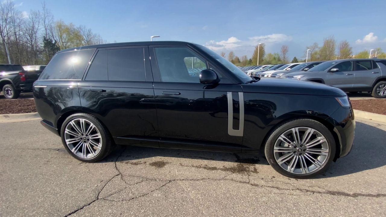 2025 Land Rover Range Rover SE