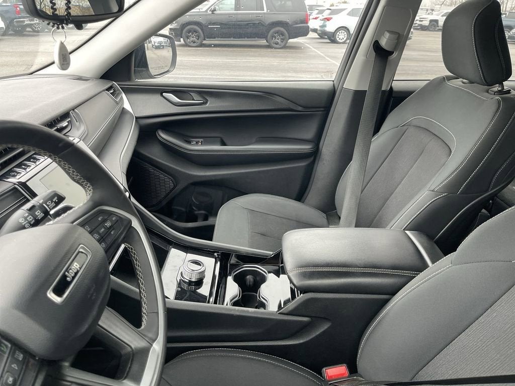 2023 Jeep Grand Cherokee Laredo