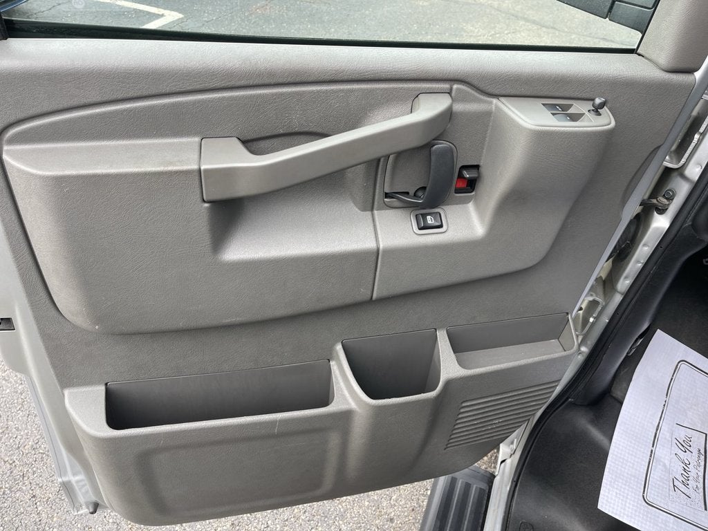 2023 Chevrolet Express Passenger 3500 LS