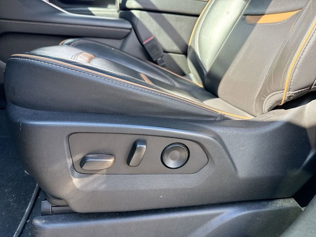 2022 GMC Yukon XL AT4