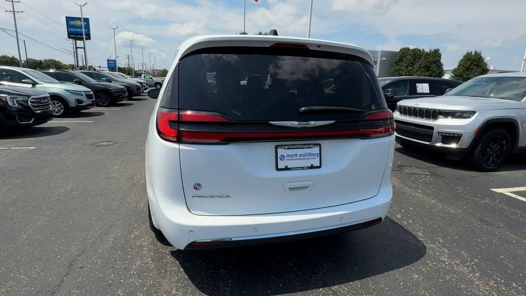 2024 Chrysler Pacifica Touring L