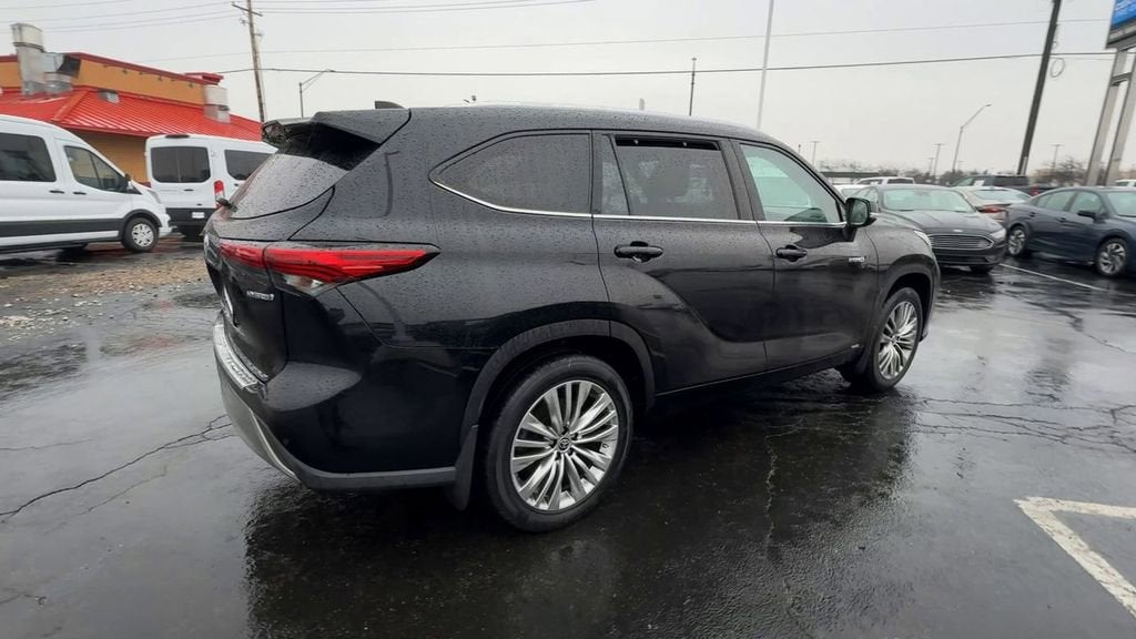 2021 Toyota Highlander Hybrid Platinum