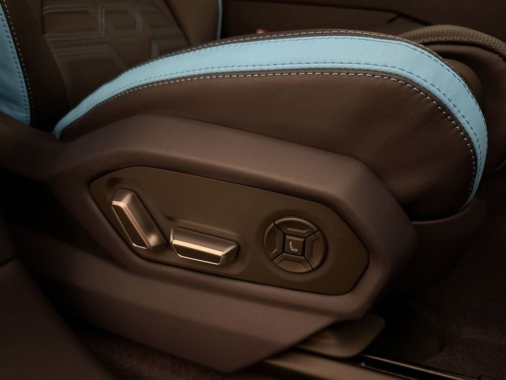 2025 Lamborghini Urus SE