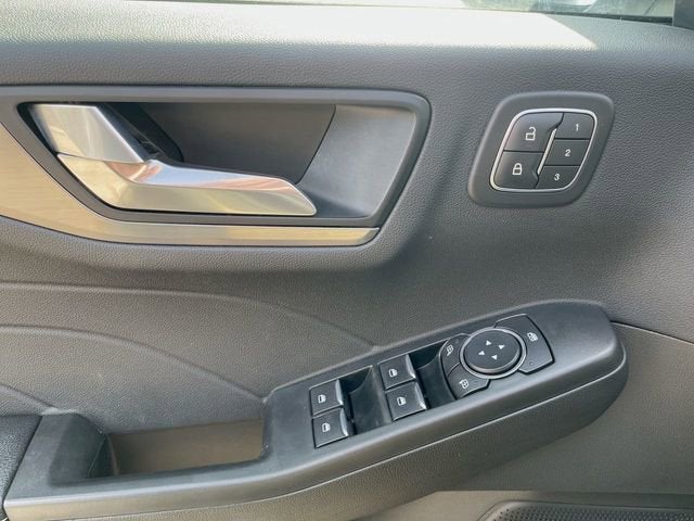 2022 Ford Escape Titanium Hybrid