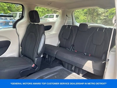 2023 Chrysler Voyager LX