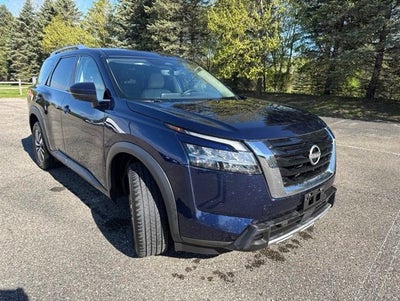 2023 Nissan Pathfinder SL 4WD
