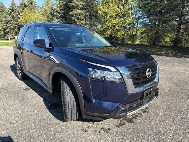 2023 Nissan Pathfinder SL 4WD