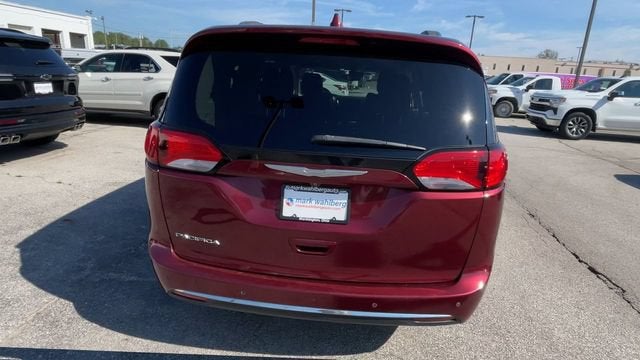 2017 Chrysler Pacifica Touring-L Plus