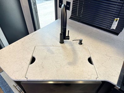 2023 CHEROKEE FOREST RIVER CHEROKEE NA